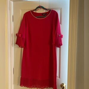 Sz 16 gorgeous pink pleated dress with faux diamond 💎 accents